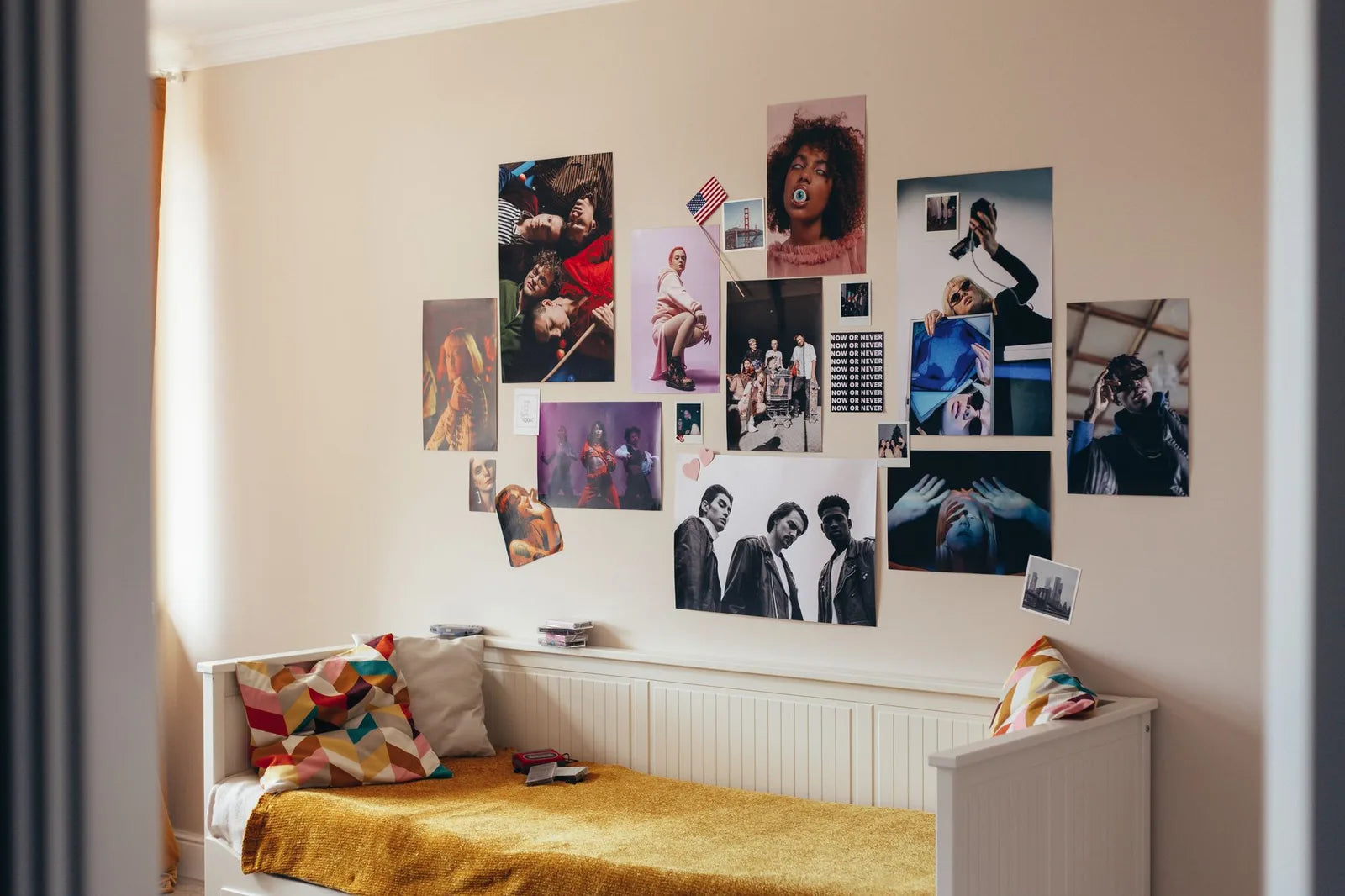 Wall with three posters of different sizes, contemporary living room